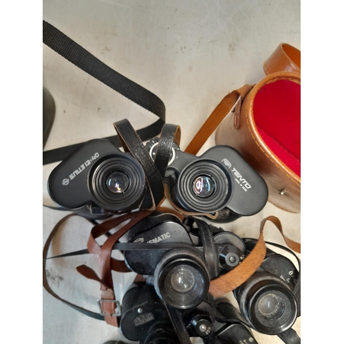 465 - Various pairs of binoculars : Tento 12 x 40, Prismatic 8 x 40, Aquilus 8 x 25 & Delacroix 8 x 25