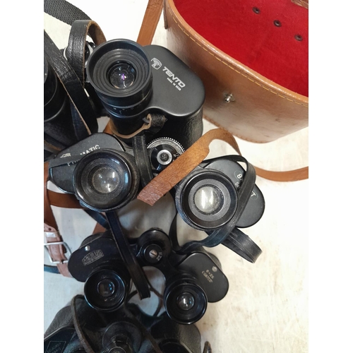 465 - Various pairs of binoculars : Tento 12 x 40, Prismatic 8 x 40, Aquilus 8 x 25 & Delacroix 8 x 25