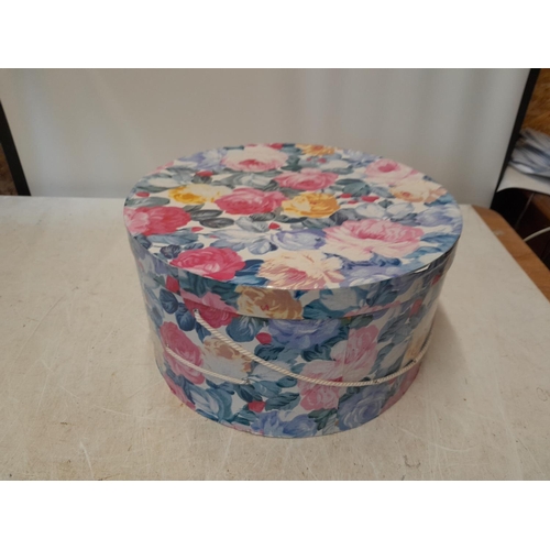 90 - 3 x vintage ladies hats in floral pattern hat box