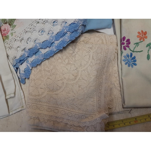 143 - Box of vintage textiles : French table linen, various other cotton table mats, crochet and lace