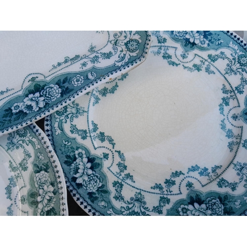 180 - Late Victorian F & S Argyll pattern blue and white dinner ware, including graduated serving dishes, ... 