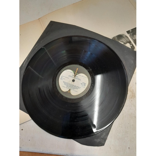 336 - 4 x vinyl record albums : The Beatles : White Album No 0395317 with lyric sheet GC apart from named ... 