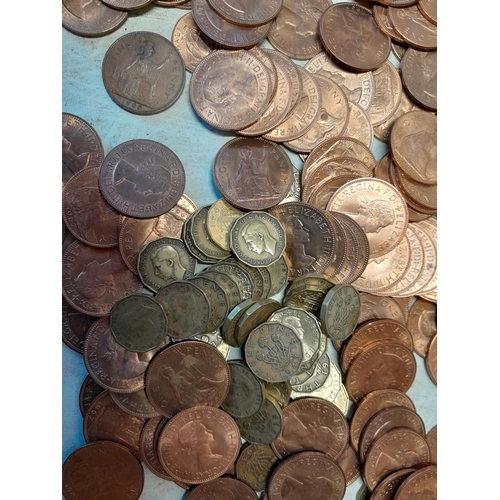 26 - Coins : Pennies from QEII era, 1 x 1945 Two Shilling and Three Pences from late 1930s - mid 1940s in... 