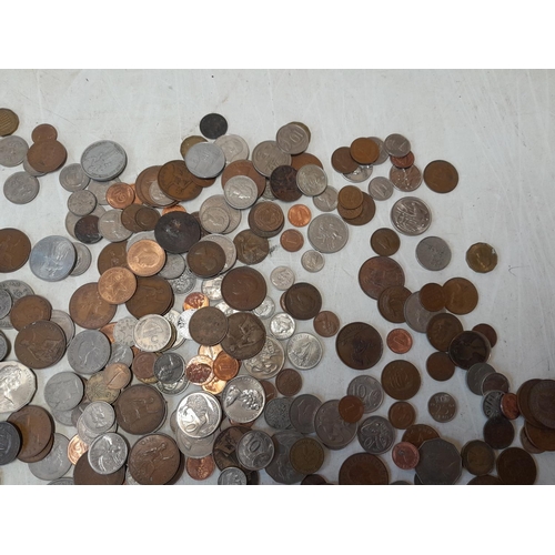 181 - Coins : in excess of 2.5 kg of mixed UK & Foreign coinage, higher denominations and values noticed