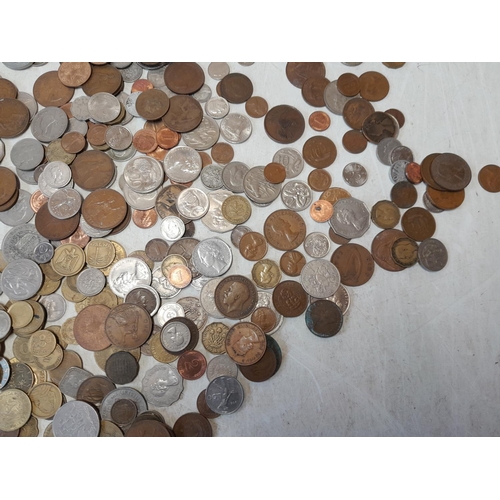 181 - Coins : in excess of 2.5 kg of mixed UK & Foreign coinage, higher denominations and values noticed