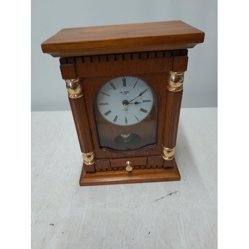 195 - Modern quartz mantle clock in oak case