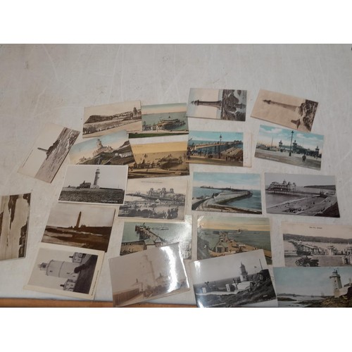 586 - Postcards : 22 coloured and black & white cards from early - mid 20th century all relating to Piers ... 