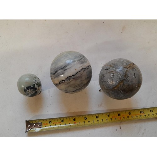 18 - Pair of hardstone balls on stands & painted hardstone egg