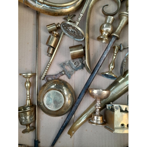 31 - Assorted vintage and other brass ware : horn, shoe horns, drug scales and weights etc.