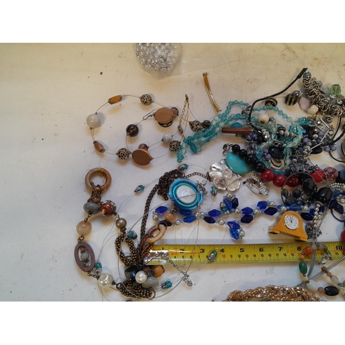 37 - assorted costume jewellery