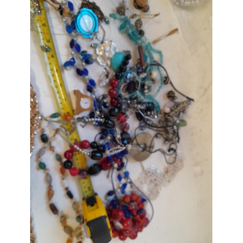 37 - assorted costume jewellery