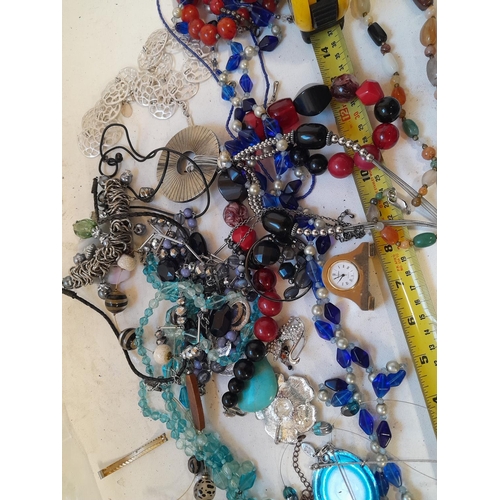 37 - assorted costume jewellery