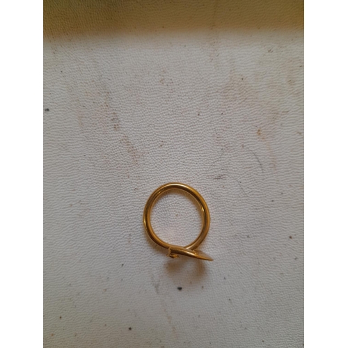 46 - 9ct gold ring , stone missing size H, 2.4 g