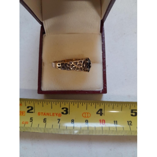 47 - 9 ct gold ring set with a cluster of sapphires surrounding a single diamond, size N. 3.2 g