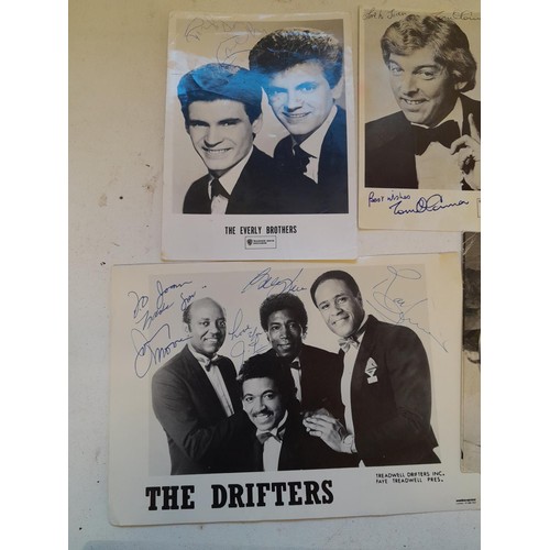 71 - Assorted signed ephemera : Tom O'Connor, The Drifters, The Everly Brothers, Peters & Lee