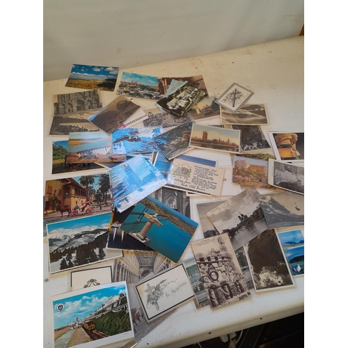 111 - Large collection of postcards from early - late 20th century, a multithematic black and white and co... 