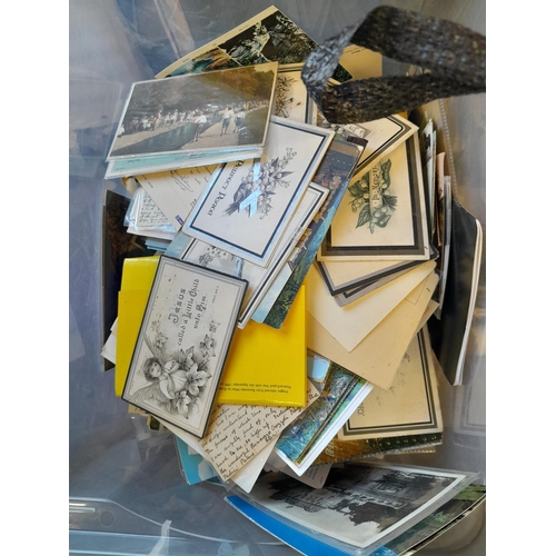 111 - Large collection of postcards from early - late 20th century, a multithematic black and white and co... 