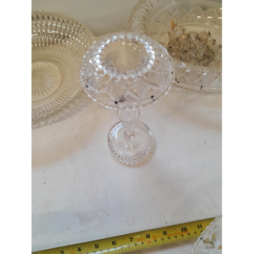 451 - Cut glass bowl type table lustres