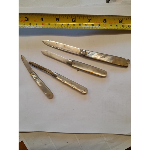 160 - 4 x silver bladed mother of pearl handled folding fruit knives