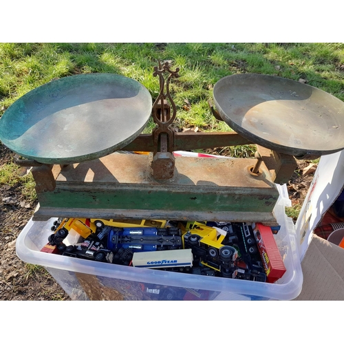 165 - Vintage shop scales & grain scoop