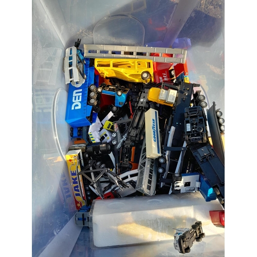 171 - Crate of play worn mainly plastic toy cars and lorries some die cast included