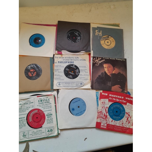 480 - Various vinyl record singles : commercial pop from the 1960s