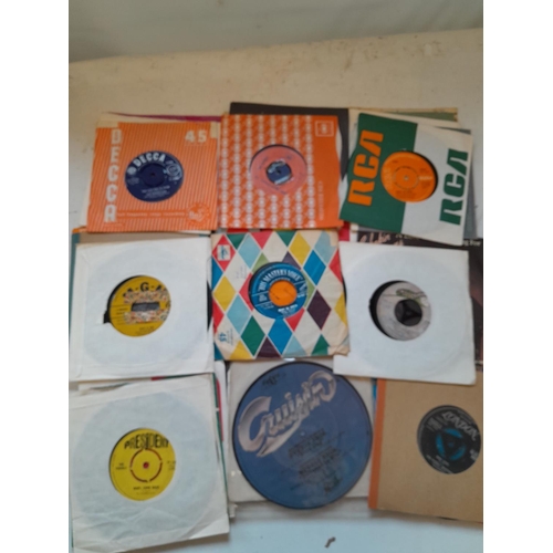 480 - Various vinyl record singles : commercial pop from the 1960s