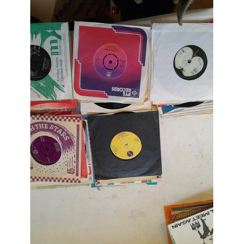 482 - Various vinyl record singles : commercial pop from 1960s onwards, promo included