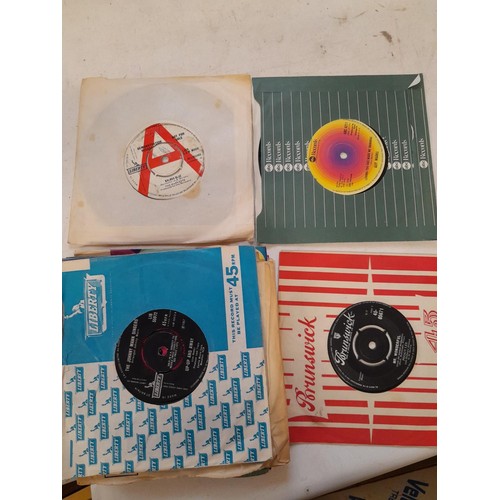 481 - Various vinyl record singles : commercial pop from 1960s onwards, promo included