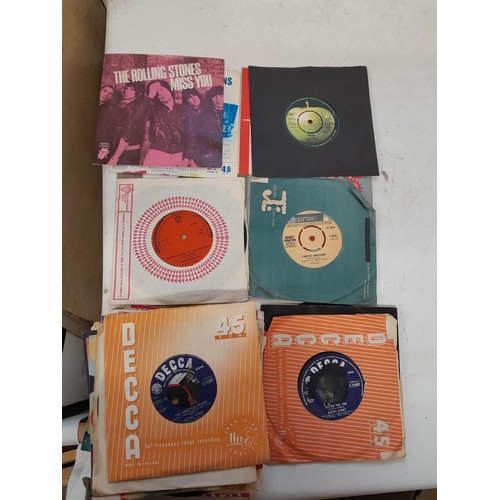 481 - Various vinyl record singles : commercial pop from 1960s onwards, promo included