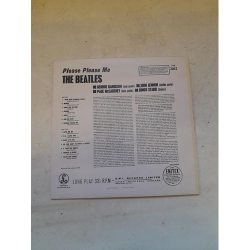 63 - 1 x vinyl record album : The Beatles : Please Please Me, record condition near mint