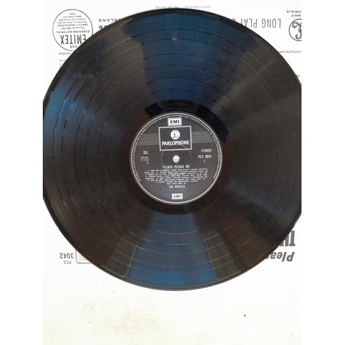 63 - 1 x vinyl record album : The Beatles : Please Please Me, record condition near mint