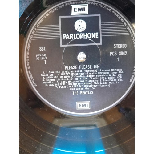 63 - 1 x vinyl record album : The Beatles : Please Please Me, record condition near mint