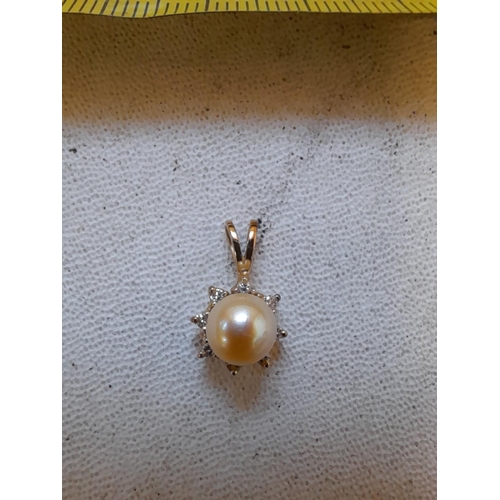 85 - Seed pearl set 14 ct gold as a pendant  1.6 g