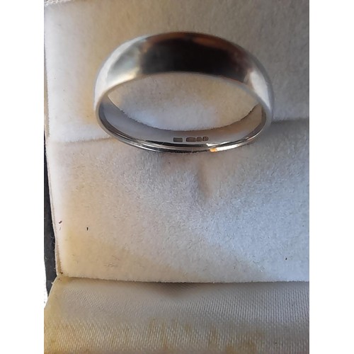 90 - Clearly marked .950 platinum wedding band size N, 5 g