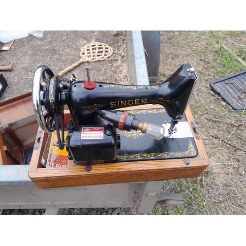 138 - Vintage Singer sewing machine in hardboard case