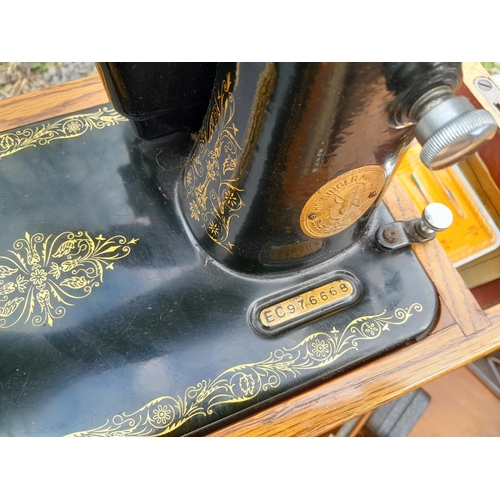 138 - Vintage Singer sewing machine in hardboard case