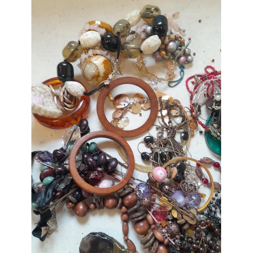 162 - Costume jewellery, rings etc.