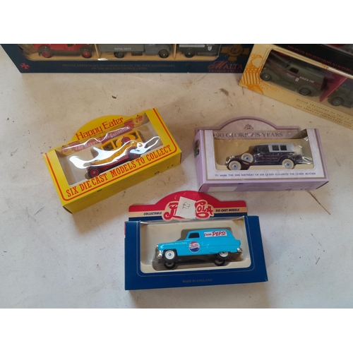 198 - Die cast toy cars : Lledo