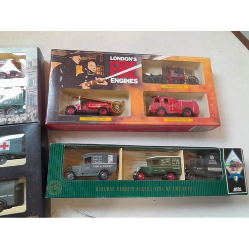 199 - die cast toy cars : Lledo & 1 x Britains