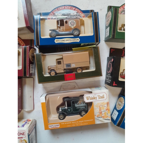 210 - Die cast toy cars : Lledo