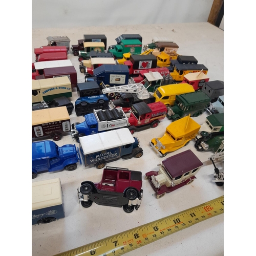 235 - Large array of unboxed die cast toy cars, advertising Lledo, and others, with some loose empty boxes