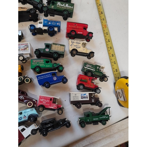 235 - Large array of unboxed die cast toy cars, advertising Lledo, and others, with some loose empty boxes