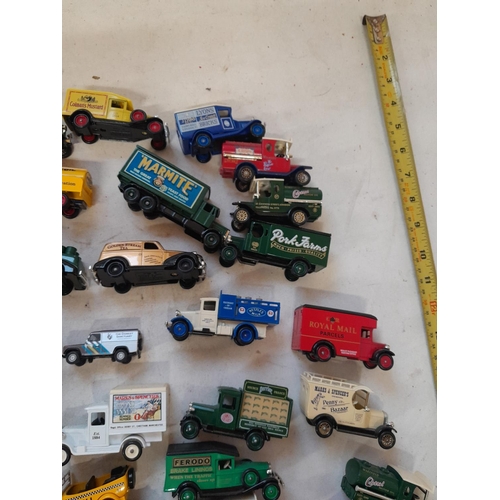 235 - Large array of unboxed die cast toy cars, advertising Lledo, and others, with some loose empty boxes