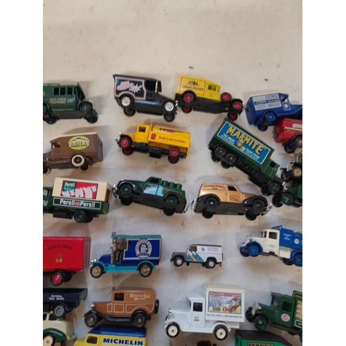 235 - Large array of unboxed die cast toy cars, advertising Lledo, and others, with some loose empty boxes