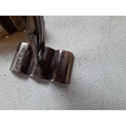 565 - Cufflinks : 2 x pairs of heavy silver cufflinks and others