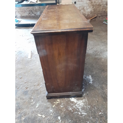 5 - Late 19th century walnut quarter veneered twin pedestal writing desk 114 cms x 44 cms x 80 cms (knee... 