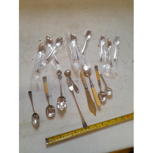 122 - Silver plated cutlery, 1 x silver tea spoon etc