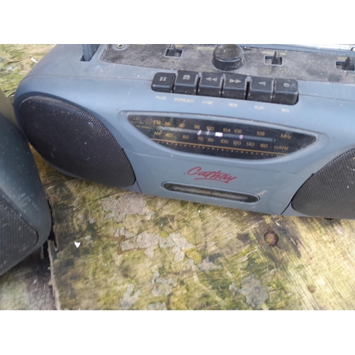 130 - 2 x portable stereos