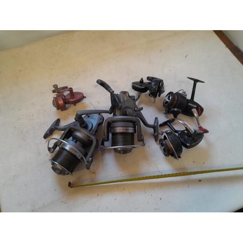 140 - Assorted fishing reels and used tackle